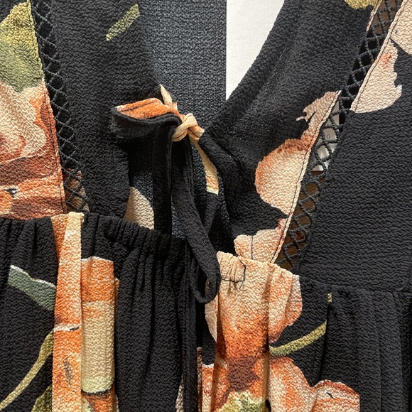 NWT floral dress with bell sleeves - Picture 2 of 5